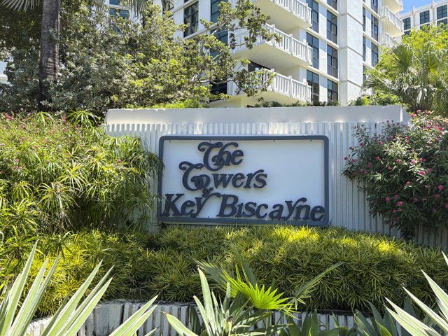 Towers of Key Biscayne photo 2